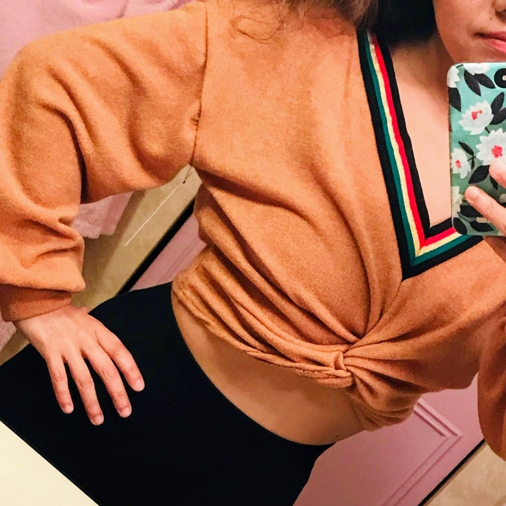 Crop top Sweater w/ Wide Sleeves